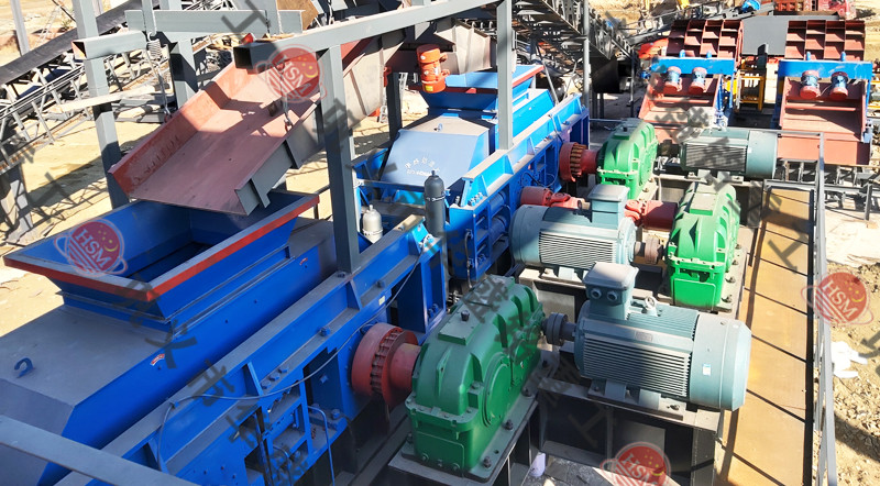 全自動(dòng)液壓對輥制砂機(jī)安裝現(xiàn)場