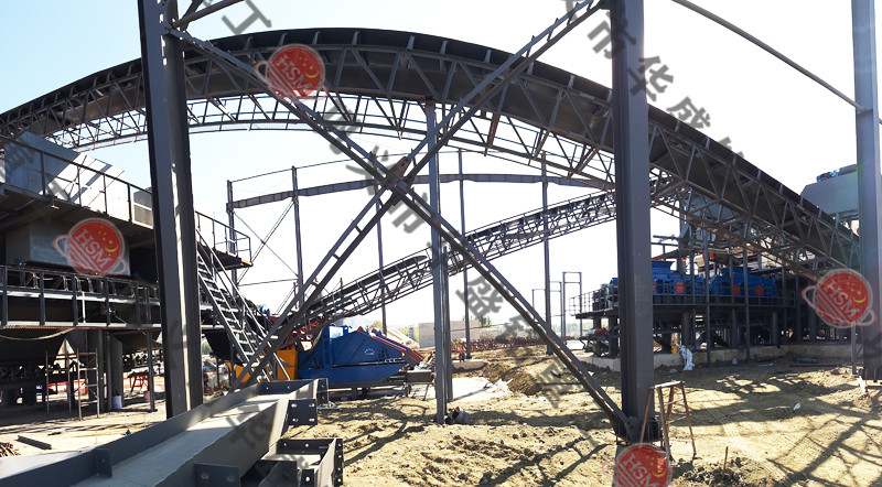 全自動(dòng)液壓對輥制砂機(jī)安裝現(xiàn)場